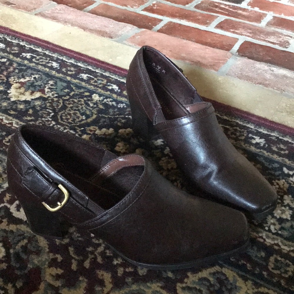 Naturalizer Brown w/ chunky heel